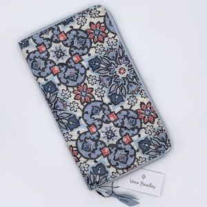 Vera Bradley Personal Travel Organizer Libson Medallion